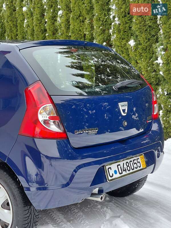 Хэтчбек Dacia Sandero 2009 в Самборе