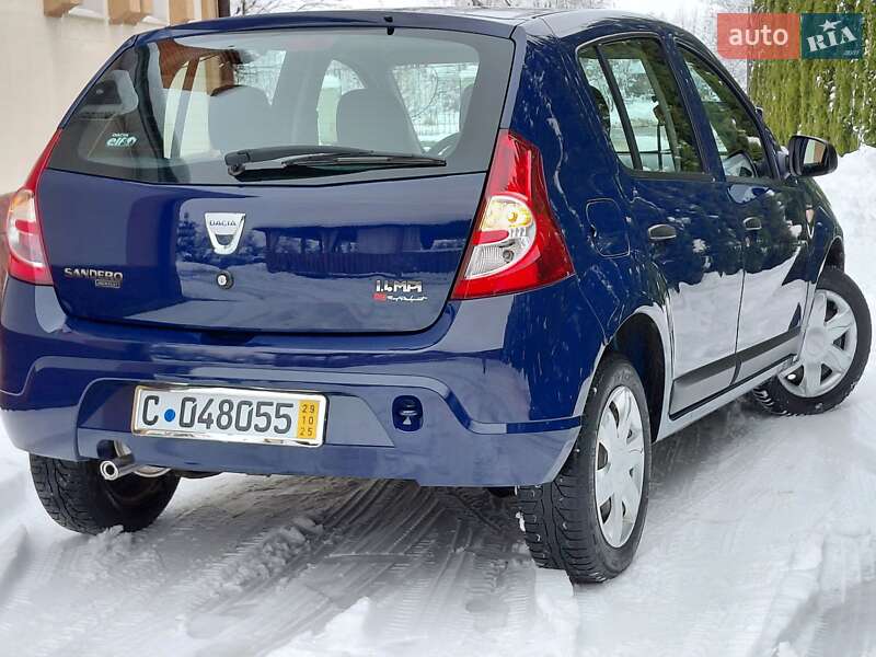 Хэтчбек Dacia Sandero 2009 в Самборе