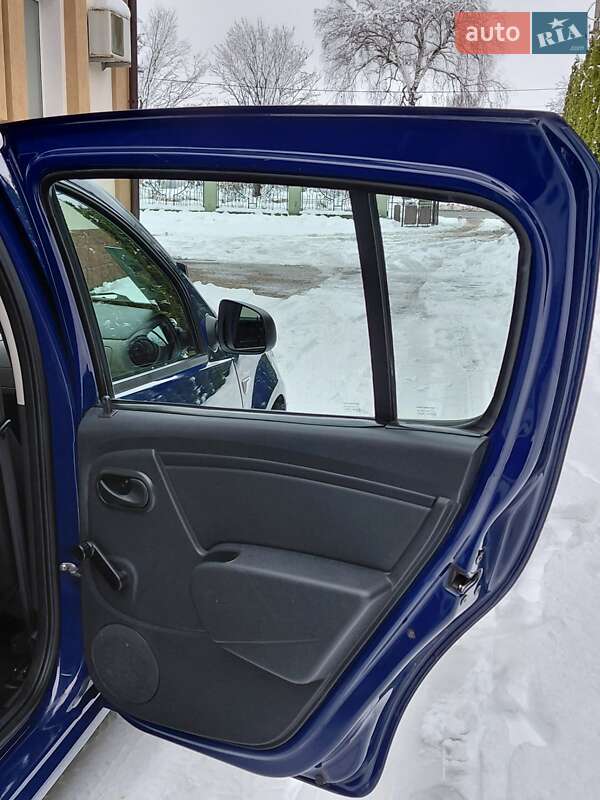 Хэтчбек Dacia Sandero 2009 в Самборе