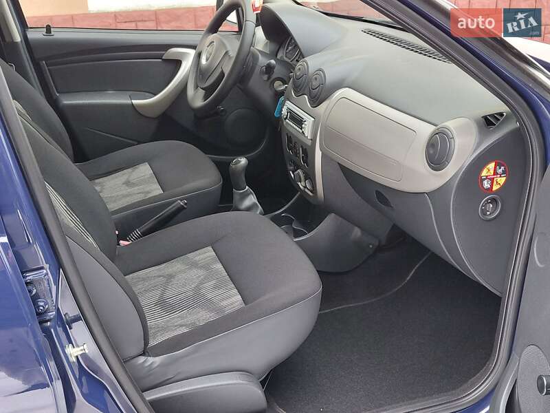 Хэтчбек Dacia Sandero 2009 в Самборе