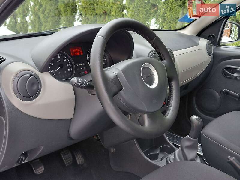Хэтчбек Dacia Sandero 2009 в Самборе