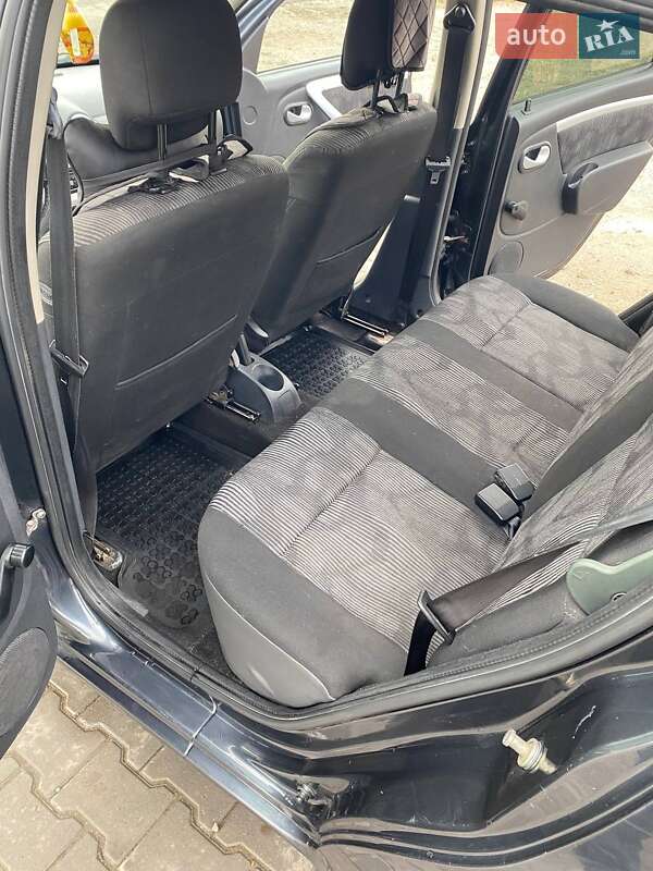Хетчбек Dacia Sandero 2010 в Софіївці фото 23 Хетчбек Dacia Sandero 2010 в Софіївці