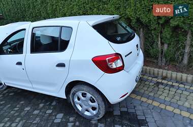 Хэтчбек Dacia Sandero 2014 в Новояворовске