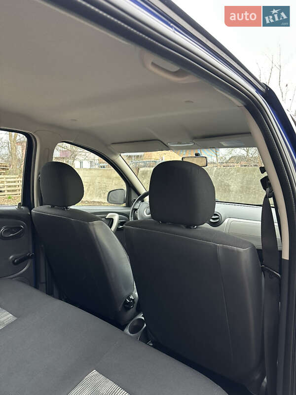 Хэтчбек Dacia Sandero 2010 в Хороле