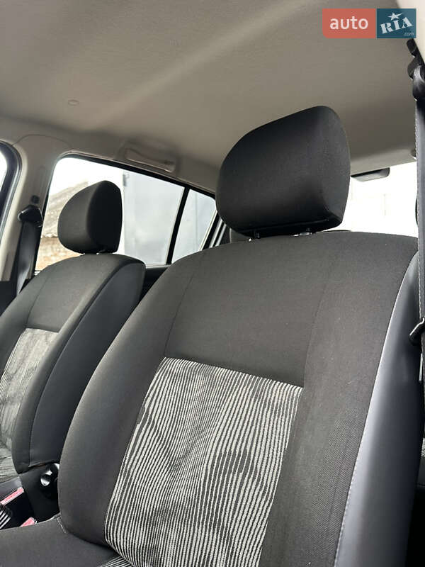 Хэтчбек Dacia Sandero 2010 в Хороле