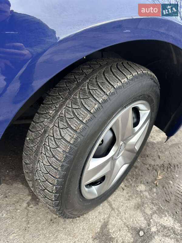 Хэтчбек Dacia Sandero 2010 в Хороле