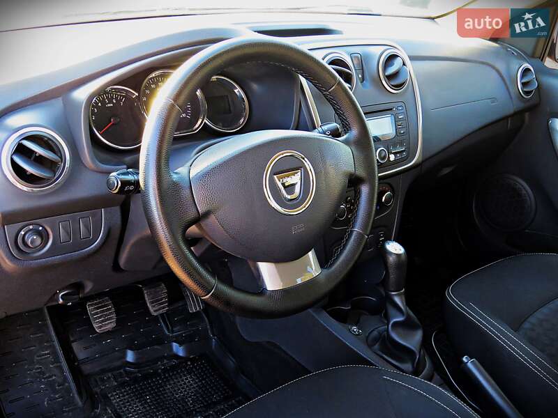 Хэтчбек Dacia Sandero 2013 в Черкассах фото 5 Хэтчбек Dacia Sandero 2013 в Черкассах