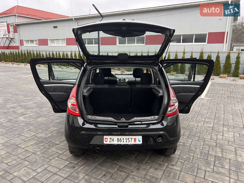 Хэтчбек Dacia Sandero 2010 в Луцке фото 7 Хэтчбек Dacia Sandero 2010 в Луцке