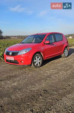 Хэтчбек Dacia Sandero 2009 в Збараже