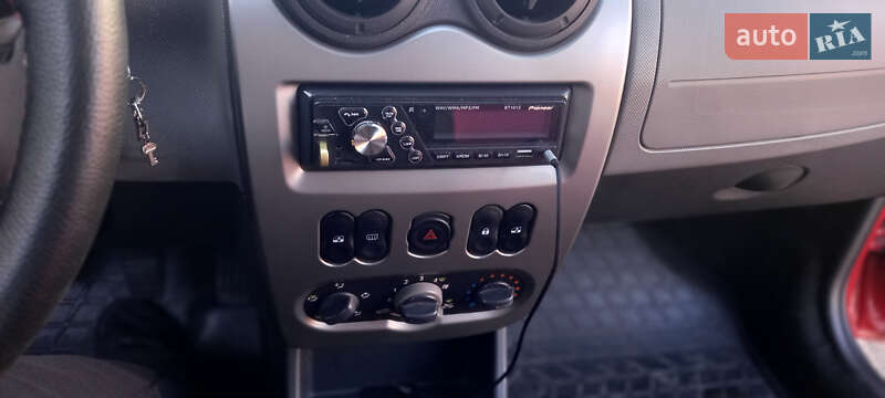 Хетчбек Dacia Sandero 2011 в Броварах