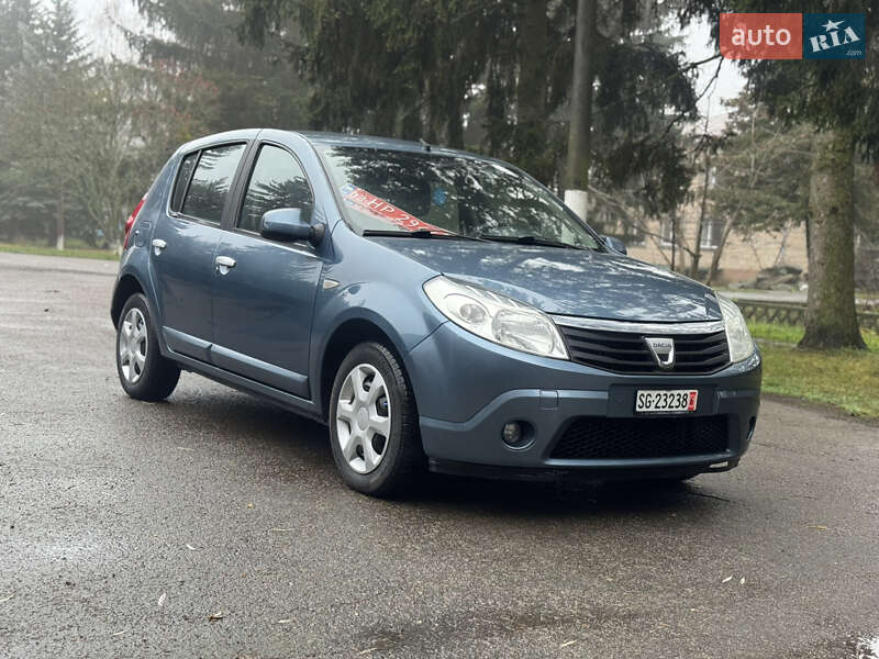 Хэтчбек Dacia Sandero 2008 в Умани