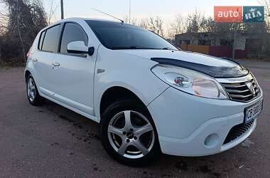 Хетчбек Dacia Sandero 2010 в Ріпках