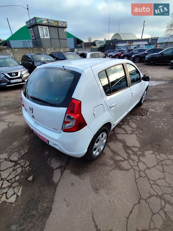 Хетчбек Dacia Sandero 2010 в Чернігові