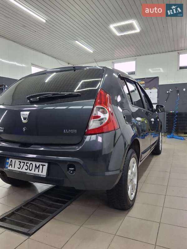 Хэтчбек Dacia Sandero 2009 в Фастове