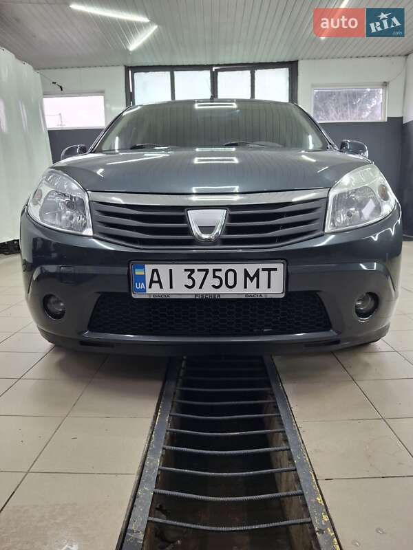 Хэтчбек Dacia Sandero 2009 в Фастове
