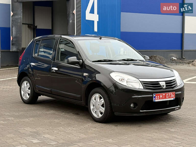 Хэтчбек Dacia Sandero 2011 в Ровно