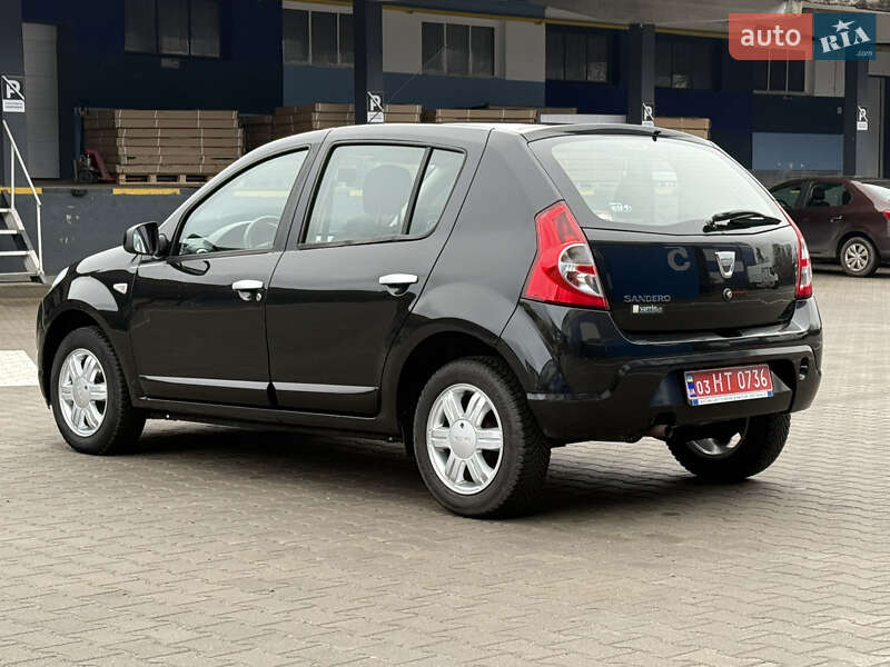 Хэтчбек Dacia Sandero 2011 в Ровно