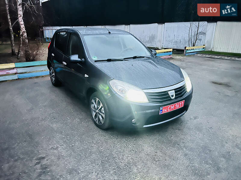 Хетчбек Dacia Sandero 2008 в Києві