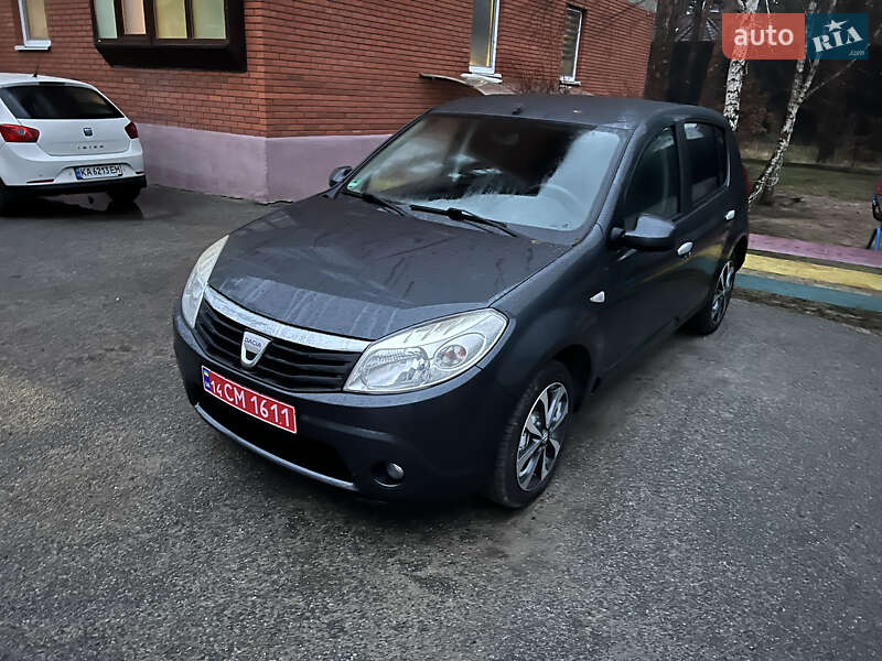 Хетчбек Dacia Sandero 2008 в Києві