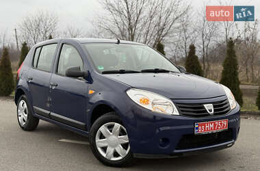 Хэтчбек Dacia Sandero 2009 в Березане