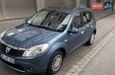 Хэтчбек Dacia Sandero 2009 в Сумах