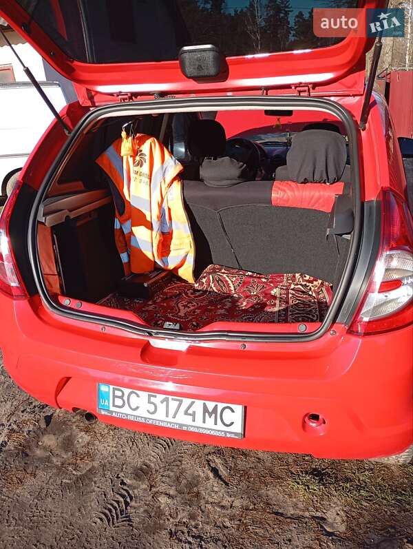 Хэтчбек Dacia Sandero 2009 в Львове