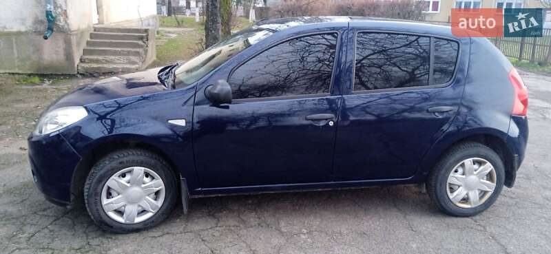 Хетчбек Dacia Sandero 2011 в Іршаві
