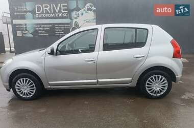 Хетчбек Dacia Sandero 2011 в Новомиргороді