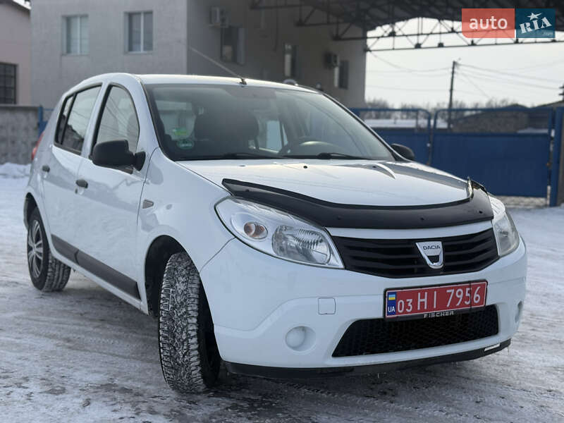 Хэтчбек Dacia Sandero 2009 в Березане
