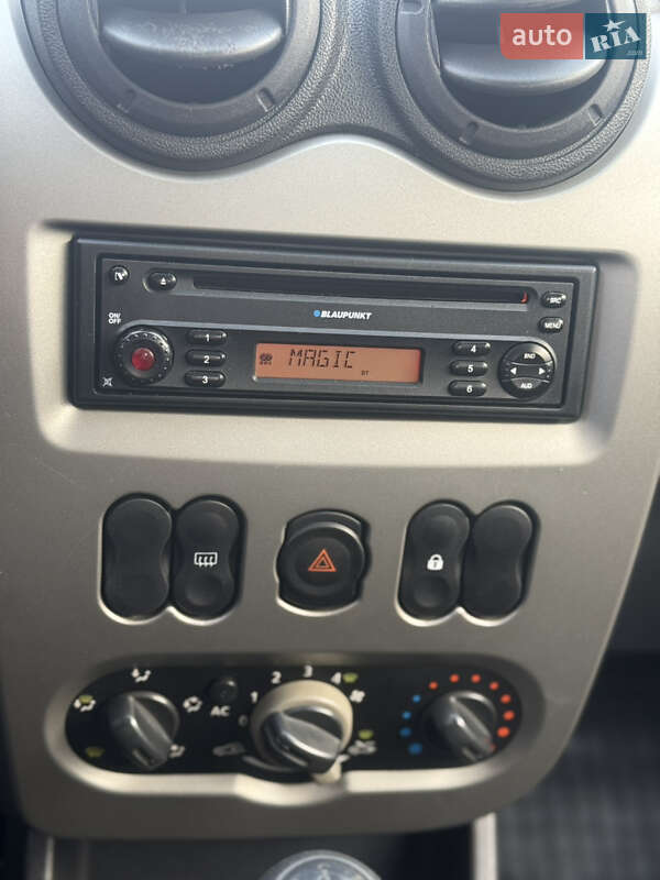 Хэтчбек Dacia Sandero 2009 в Березане