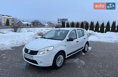 Хетчбек Dacia Sandero 2010 в Львові