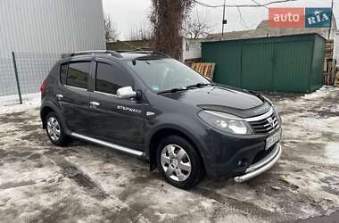 Хэтчбек Dacia Sandero 2010 в Волковинцы