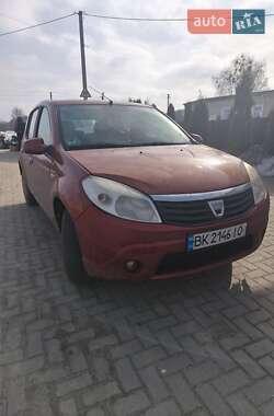 Хэтчбек Dacia Sandero 2009 в Сарнах