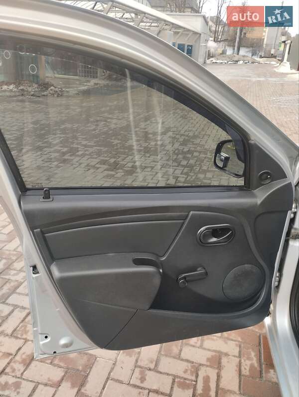 Хэтчбек Dacia Sandero 2008 в Ровно