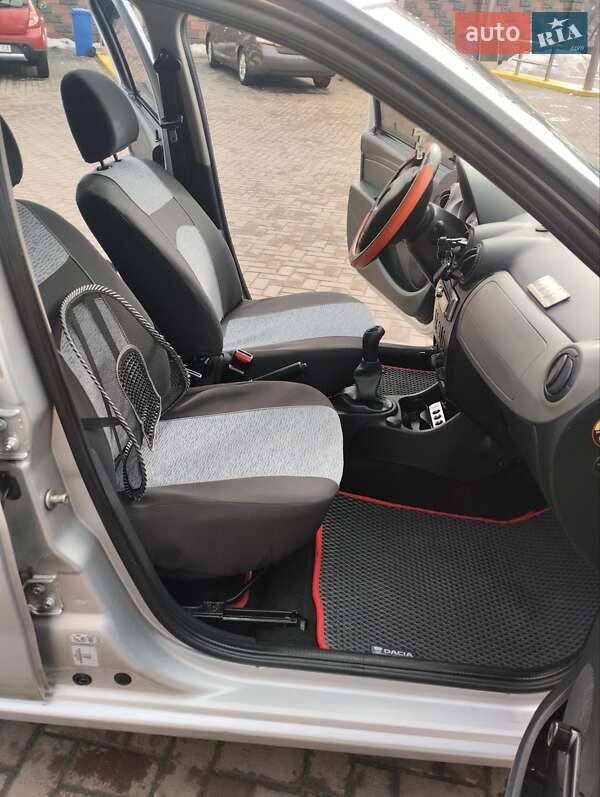 Хэтчбек Dacia Sandero 2008 в Ровно