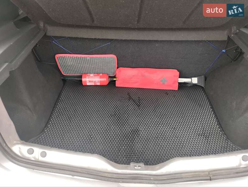 Хэтчбек Dacia Sandero 2008 в Ровно