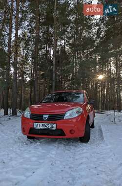 Хэтчбек Dacia Sandero 2009 в Калиновке