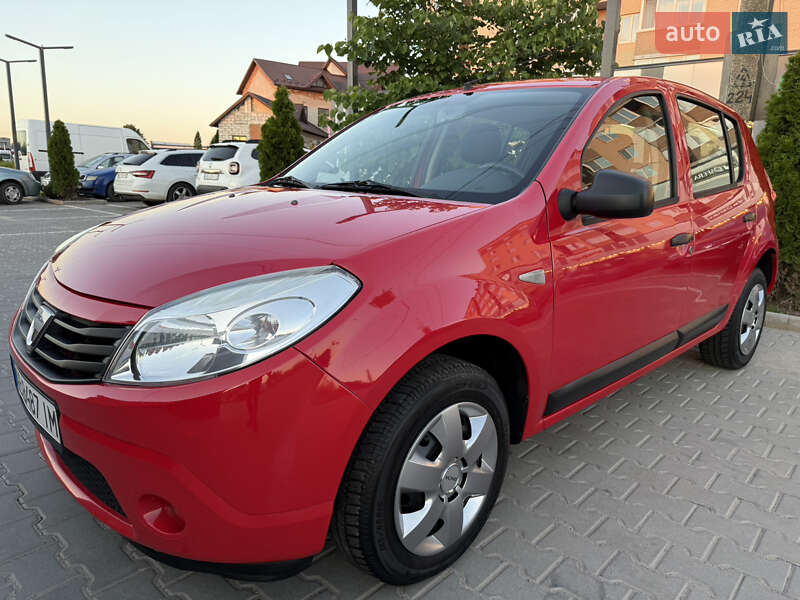 Хэтчбек Dacia Sandero 2009 в Виннице