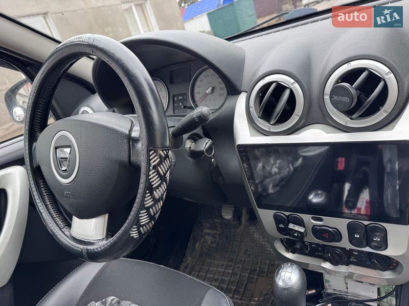 Хэтчбек Dacia Sandero 2012 в Герце