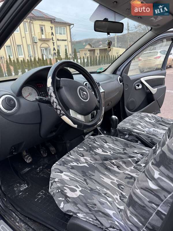 Хэтчбек Dacia Sandero 2012 в Герце