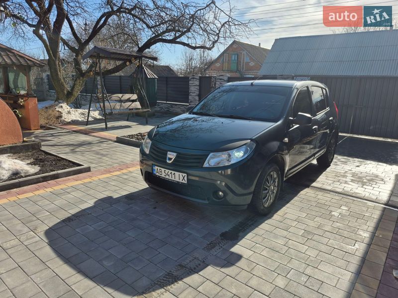 Хэтчбек Dacia Sandero 2009 в Виннице