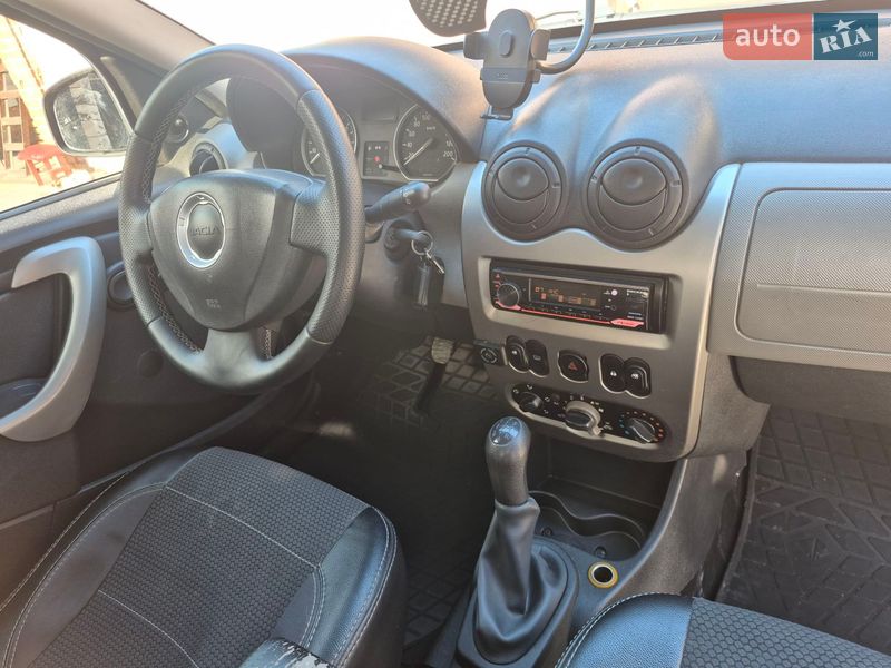 Хэтчбек Dacia Sandero 2009 в Виннице