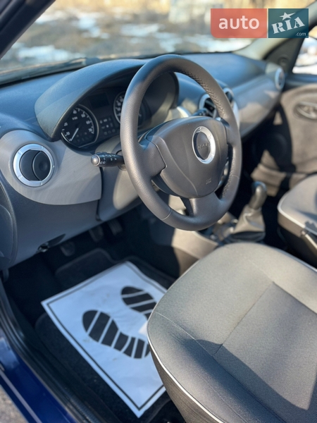 Хэтчбек Dacia Sandero 2012 в Хороле