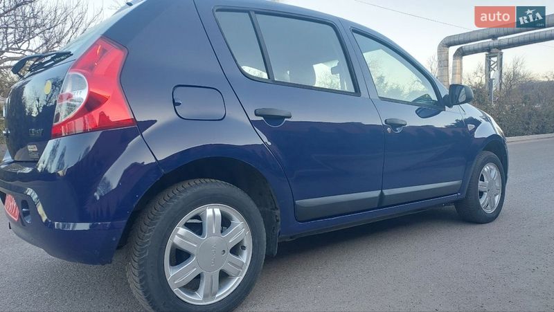 Хэтчбек Dacia Sandero 2009 в Александрие