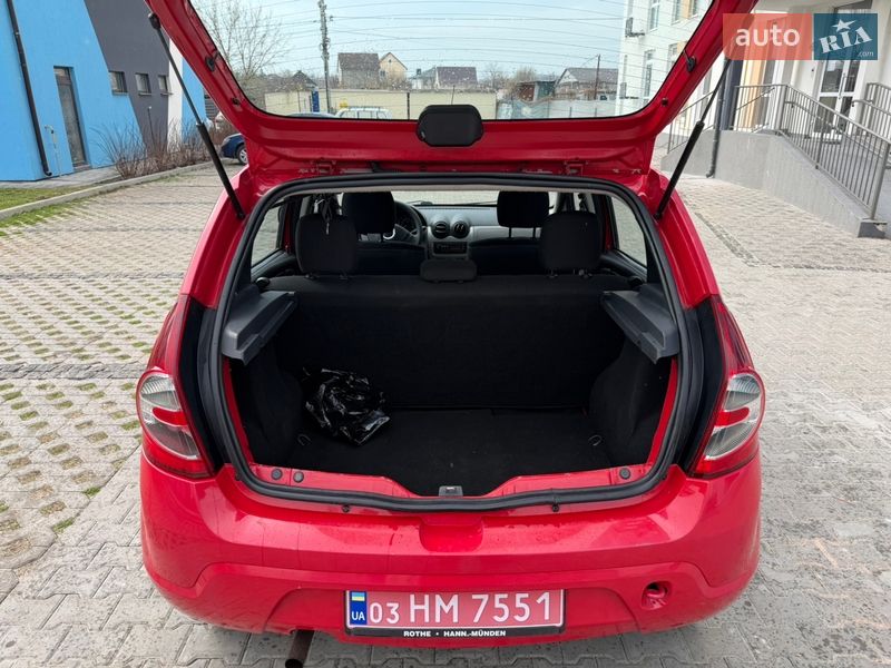 Хэтчбек Dacia Sandero 2010 в Киеве