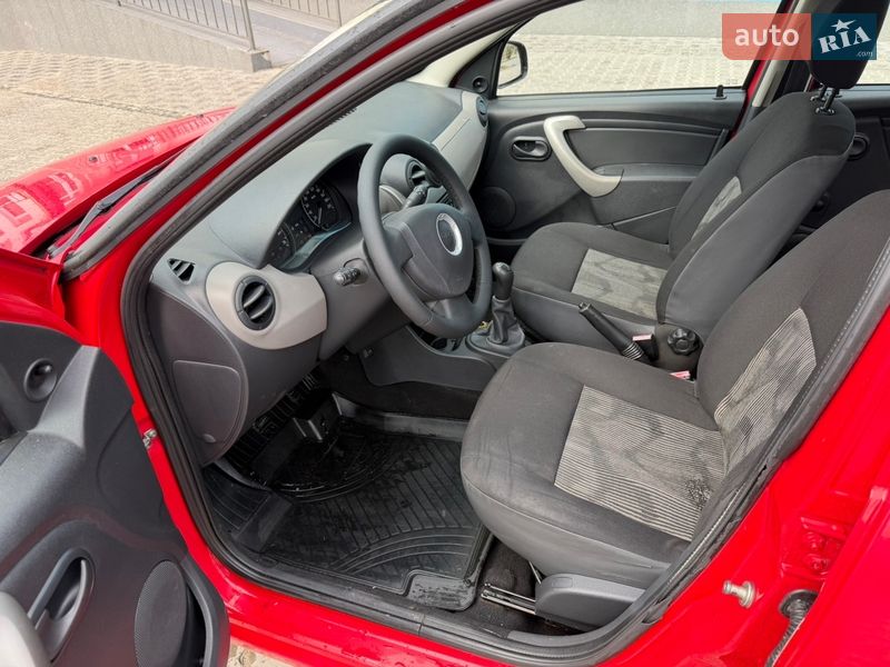 Хэтчбек Dacia Sandero 2010 в Киеве