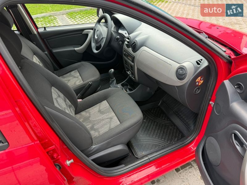 Хэтчбек Dacia Sandero 2010 в Киеве