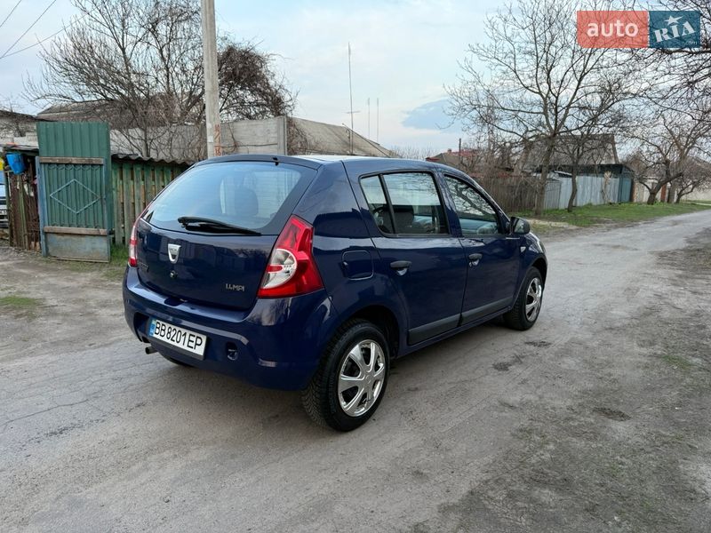 Хэтчбек Dacia Sandero 2009 в Кременчуге