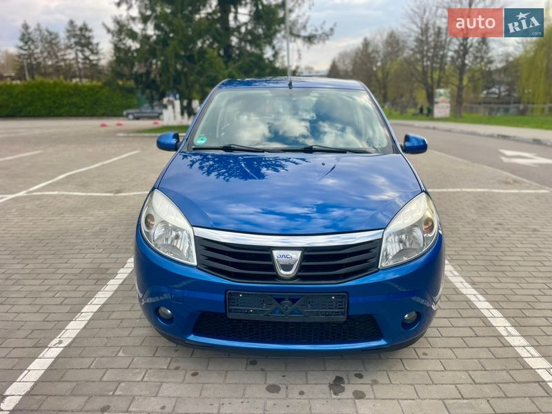 Хэтчбек Dacia Sandero 2010 в Луцке