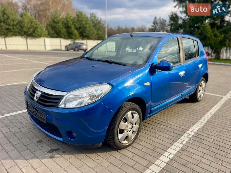 Хэтчбек Dacia Sandero 2010 в Луцке